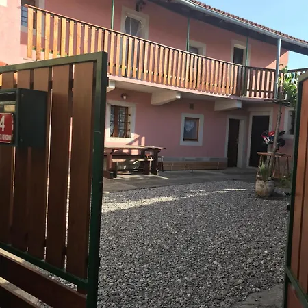 Hisa Pri Ovcicevih Komen